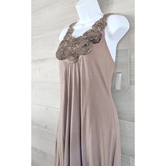 NWT Dress with Rosette Detail/Bubble Hem Sz M - Picture 2 of 8